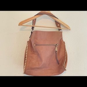 Purse beige with gold stud accent, and attractive inner lining. 💥FREE SHIPPING